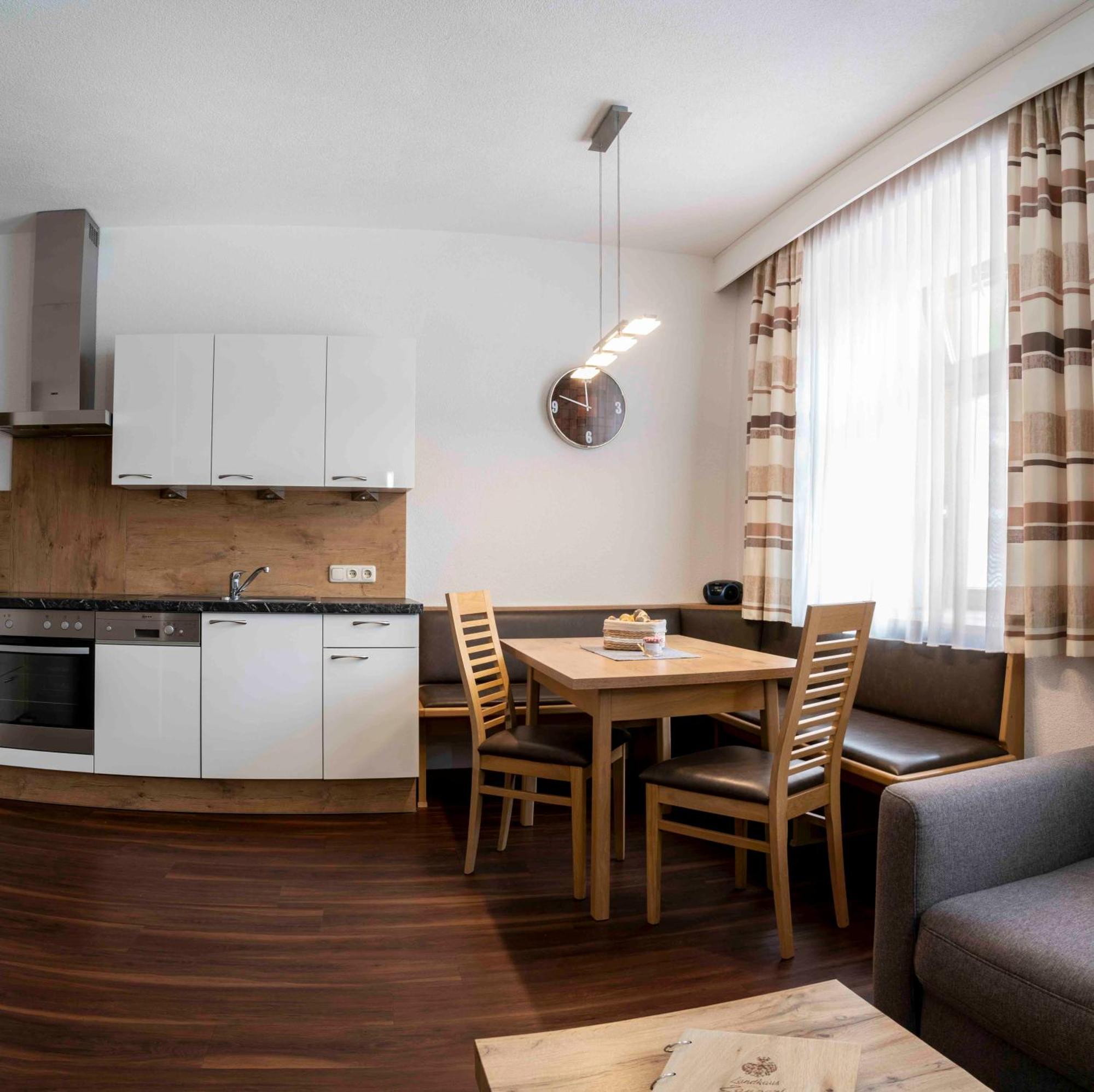 Landhaus Zangerl - Kobelerhof ลันเด็ค ห้อง รูปภาพ